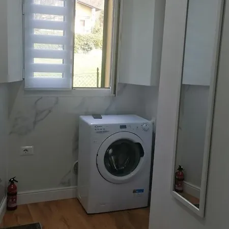 Casa Amelia, Well-served Area Apartment *