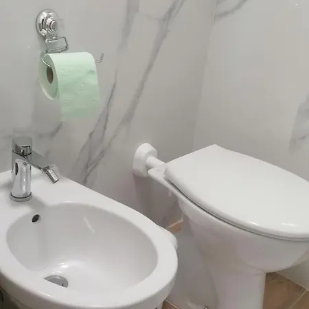 Casa Amelia, Well-served Area Apartment Como