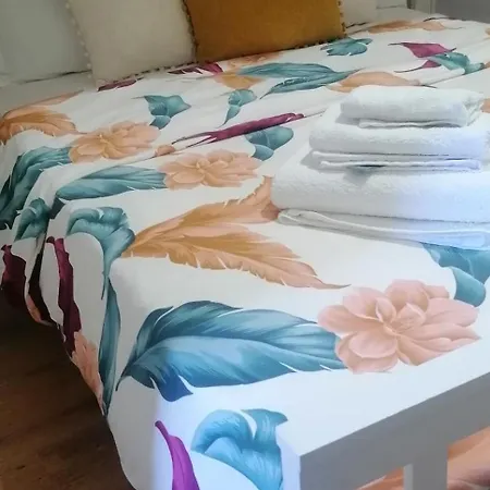 Casa Amelia, Well-served Area Apartment *