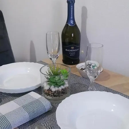 Casa Amelia, Well-served Area Apartment *